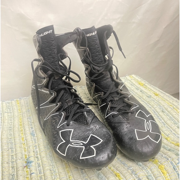 Under Armor, Mens Football/Soccer Cleats, black, size 12 very good condition - Picture 1 of 7
